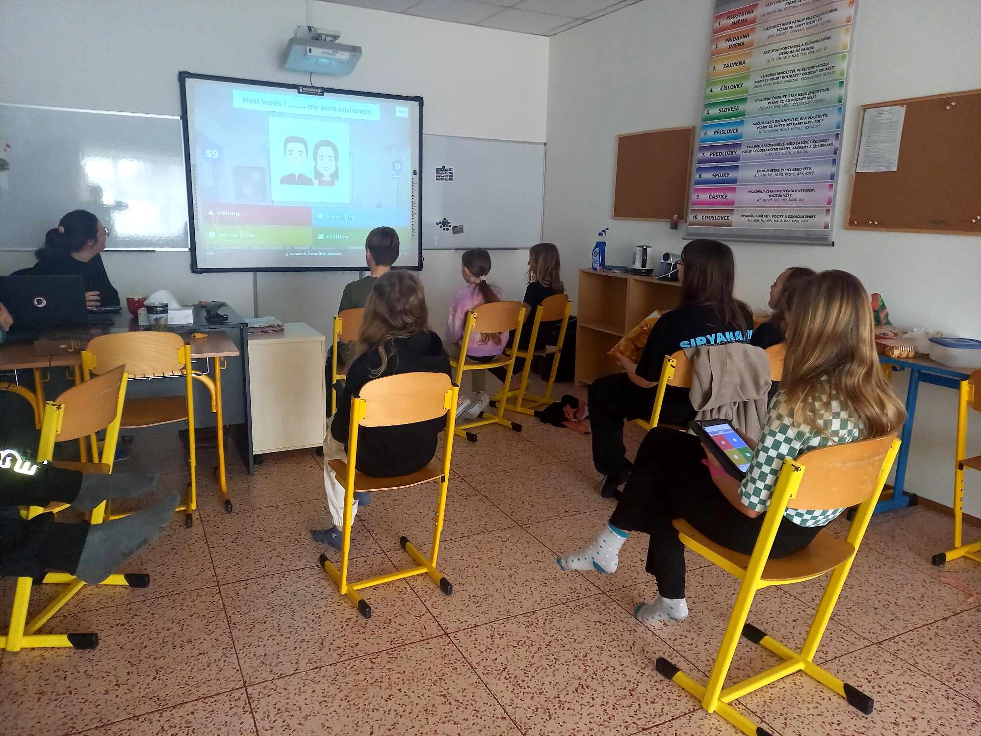 Foto - Děti soutěží v kahoot